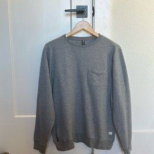 Men’s light grey crewneck Vuori sweatshirt